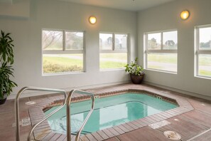 Indoor spa tub