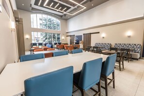 Buffet déjeuner gratuit tous les jours