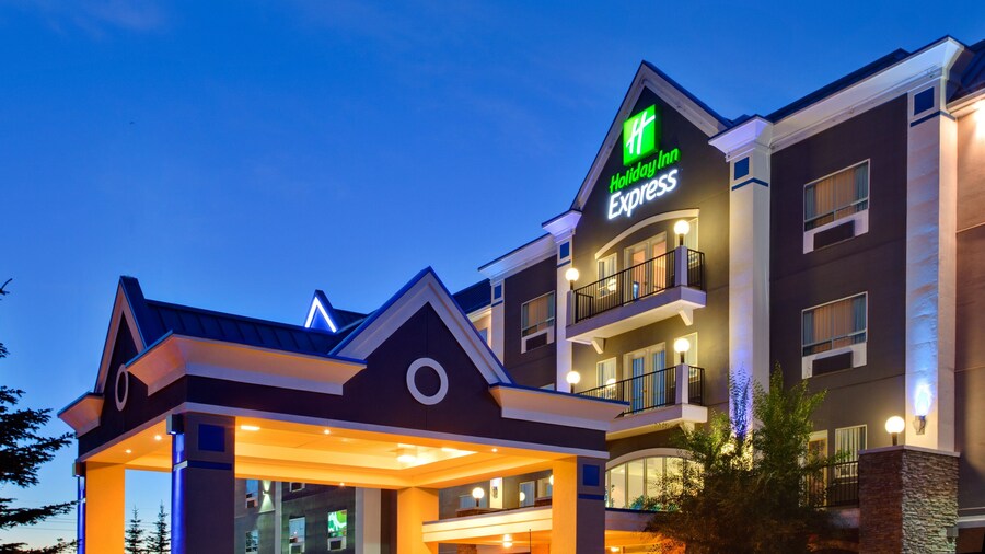 Holiday Inn Express Hotel & Suites Calgary S-Macleod Trail S by IHG
