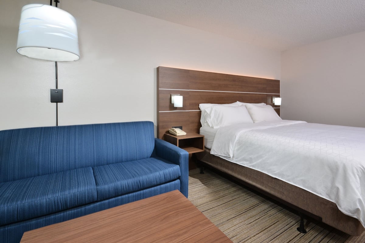 In-room safe, desk, laptop workspace, iron/ironing board