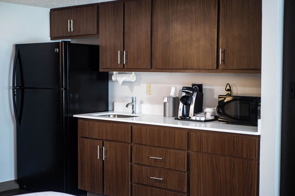 Suite, 2 Queen Beds (Dining Area) | Room amenity