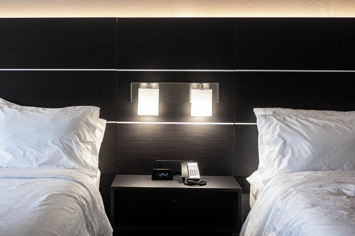 Standard Room, 2 Queen Beds | Premium bedding, in-room safe, desk, blackout drapes
