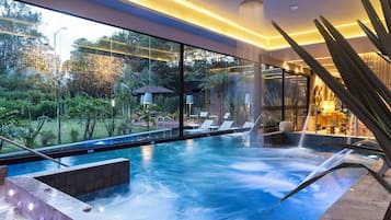 Couples treatment room(s), sauna, hot tub, Turkish bath/hammam