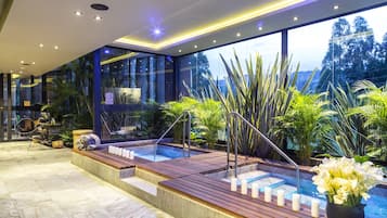 Behandelingskamers voor koppels, een sauna, een bubbelbad