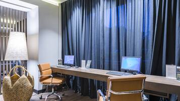 Lobby-lounge