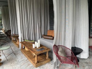 Salas de tratamiento para parejas, sauna y tina de hidromasaje