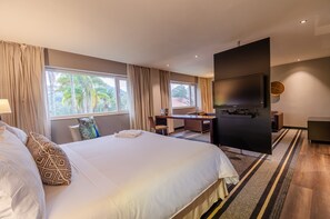 Desk, laptop workspace, blackout curtains, free cots/infant beds