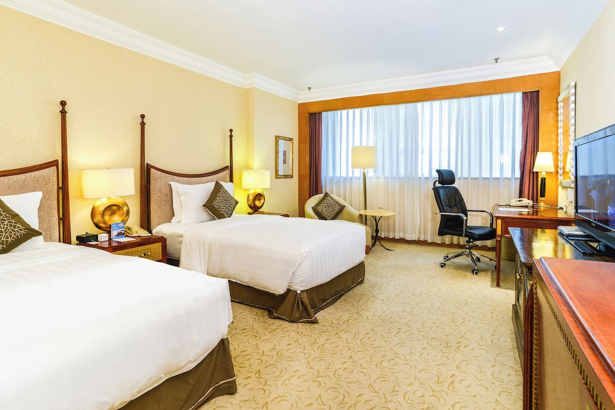 Chăn bông, nệm Select Comfort, minibar, két bảo mật tại phòng