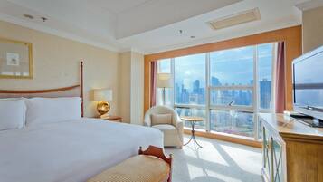 Business Suite (Executive) | Down comforters, Select Comfort beds, minibar, in-room safe