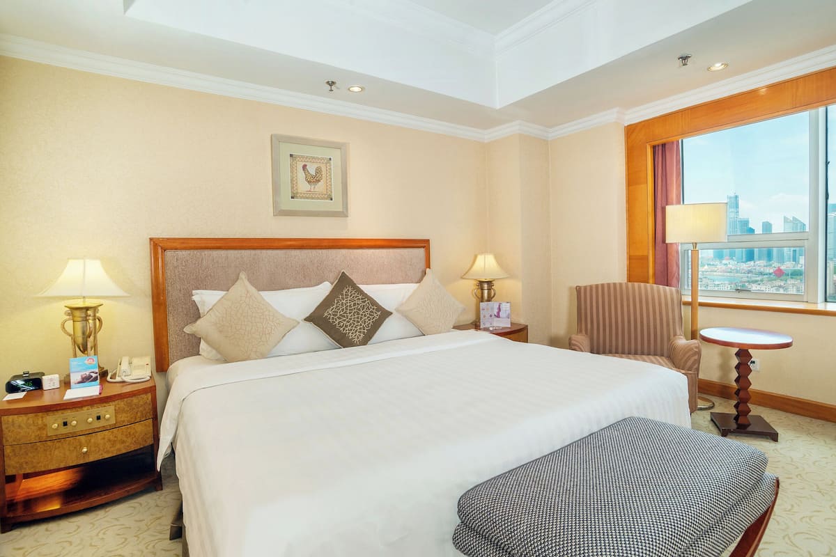 Suite, Sea View (Crowne Plaza) | Down comforters, Select Comfort beds, minibar, in-room safe