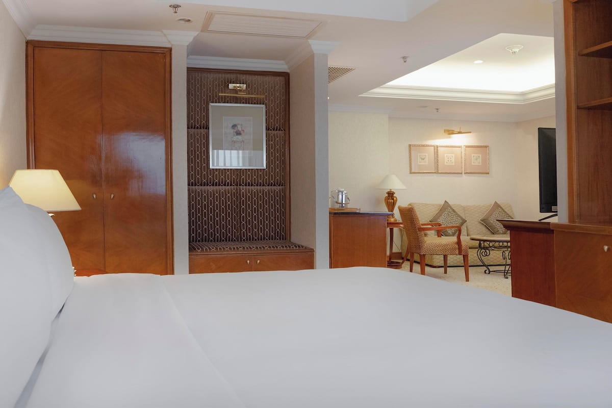 Couette en duvet d'oie, matelas Select Comfort, minibar