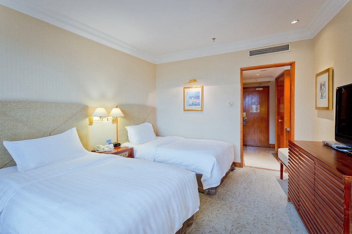 Chăn bông, nệm Select Comfort, minibar, két bảo mật tại phòng
