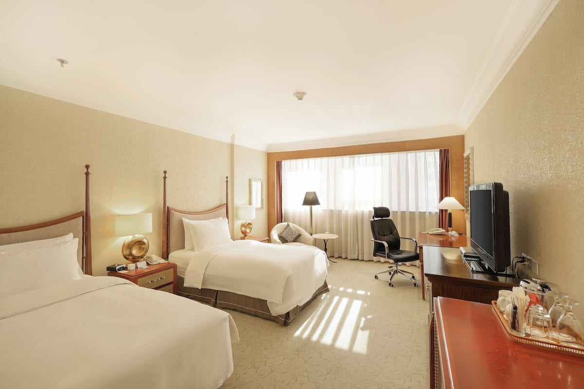 Down comforters, Select Comfort beds, minibar, in-room safe
