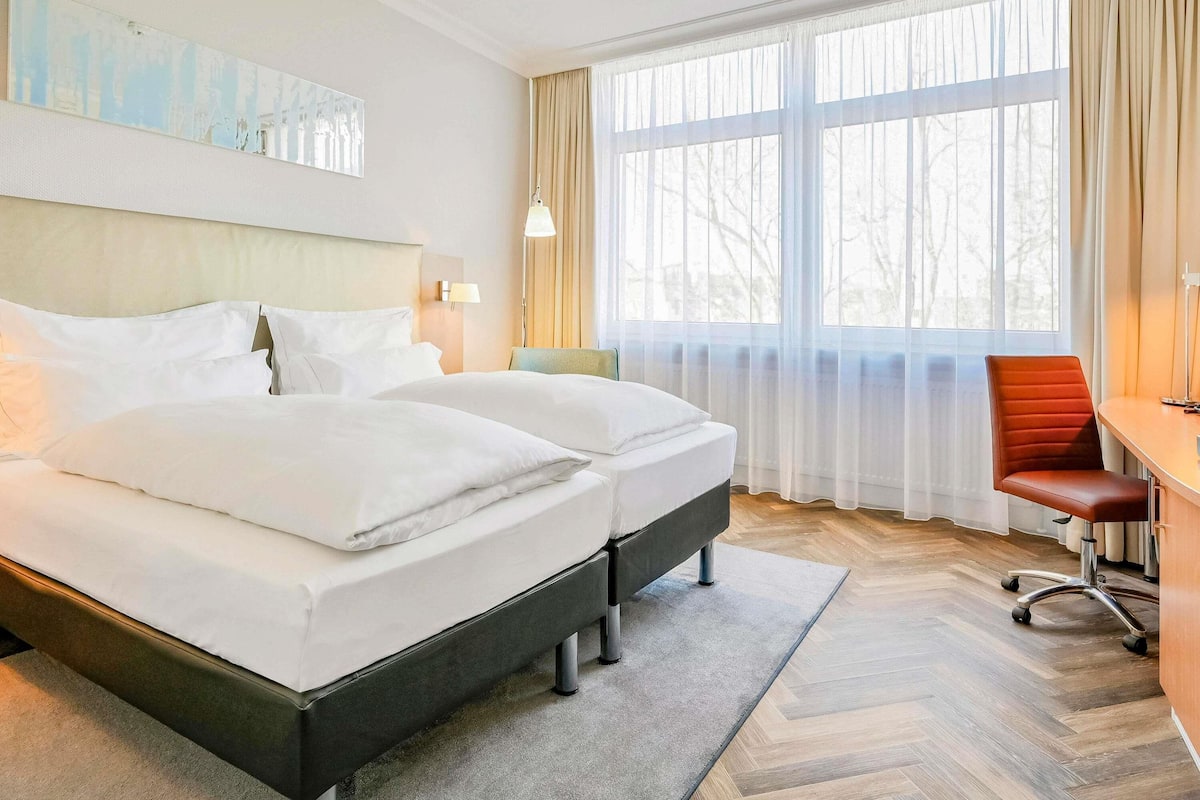 슈피리어 더블룸, 더블침대 1개 | 1 개의 침실, 저자극성 침구, 셀렉트 컴포트 침대, 객실 내 금고