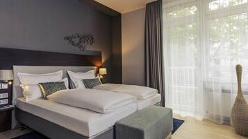 Apartment, 1 Double Bed | Hypo-allergenic bedding, Select Comfort beds, in-room safe, desk