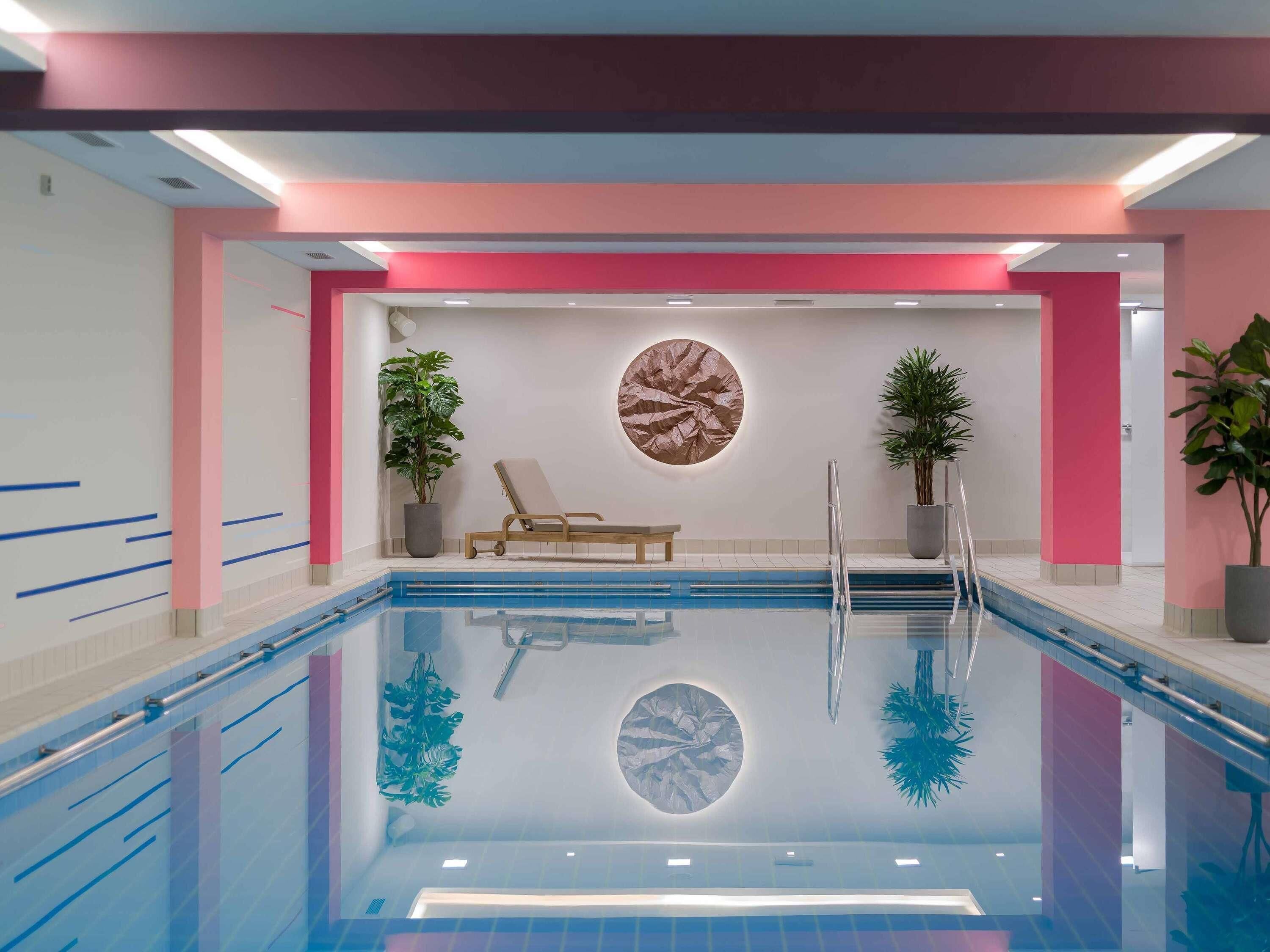 Indoor pool, pool loungers