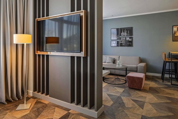 Apartment, 1 Double Bed | Hypo-allergenic bedding, Select Comfort beds, in-room safe, desk