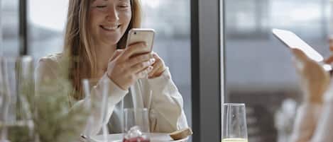 Tägliches Frühstücksbuffet gegen Gebühr
