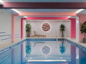 Indoor pool, sun loungers