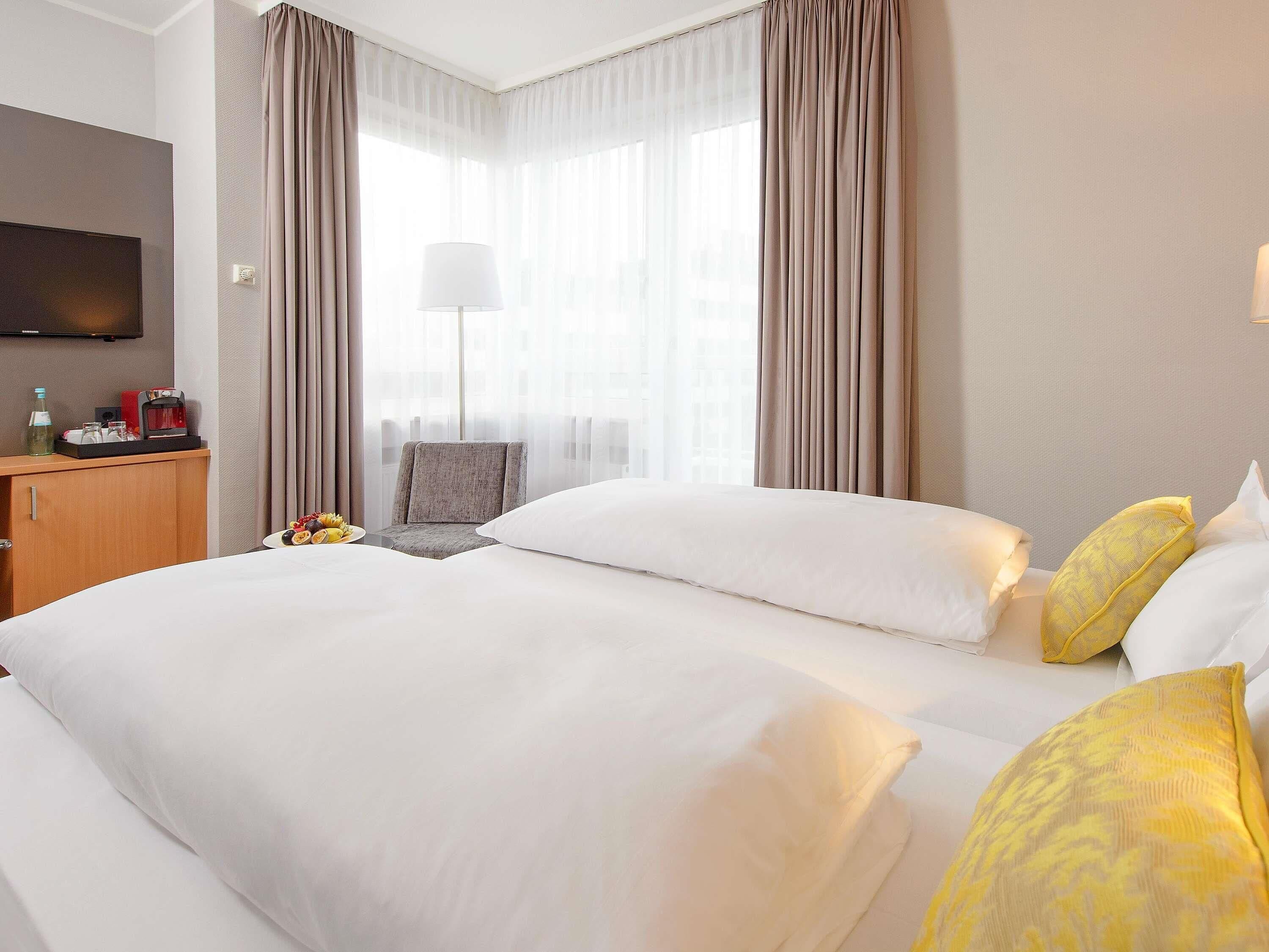 Standard Twin Room, Annex Building | Hypo-allergenic bedding, Select Comfort beds, in-room safe, desk