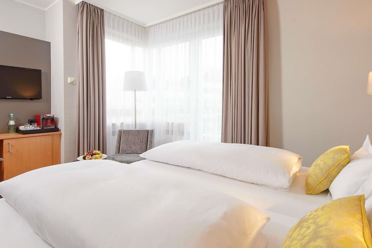 Standard Twin Room, Annex Building | Hypo-allergenic bedding, Select Comfort beds, in-room safe, desk