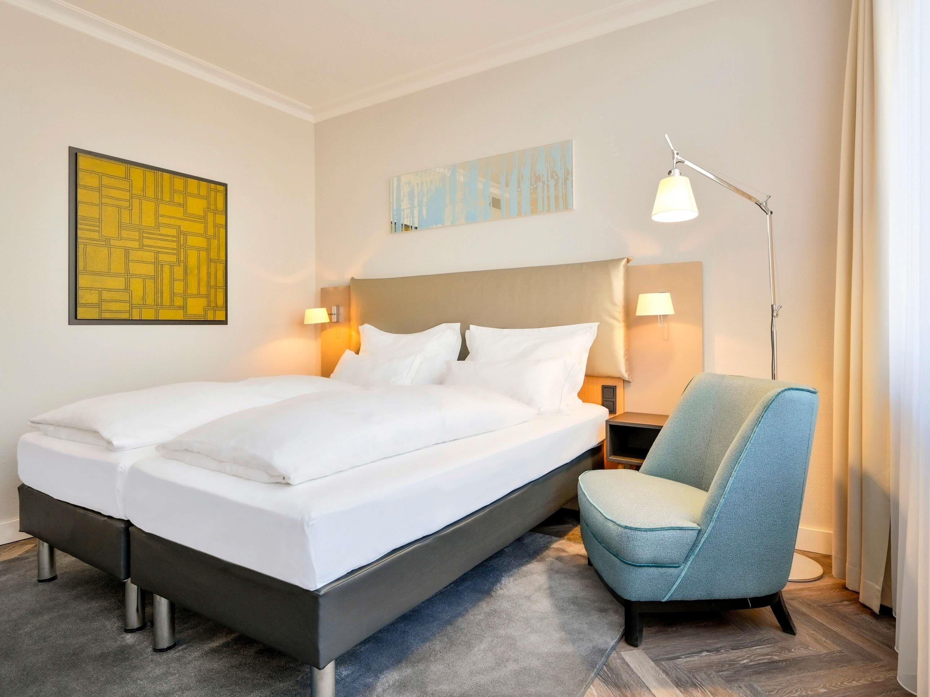 Hypo-allergenic bedding, Select Comfort beds, in-room safe, desk