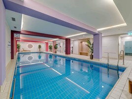 Indoor pool, sun loungers