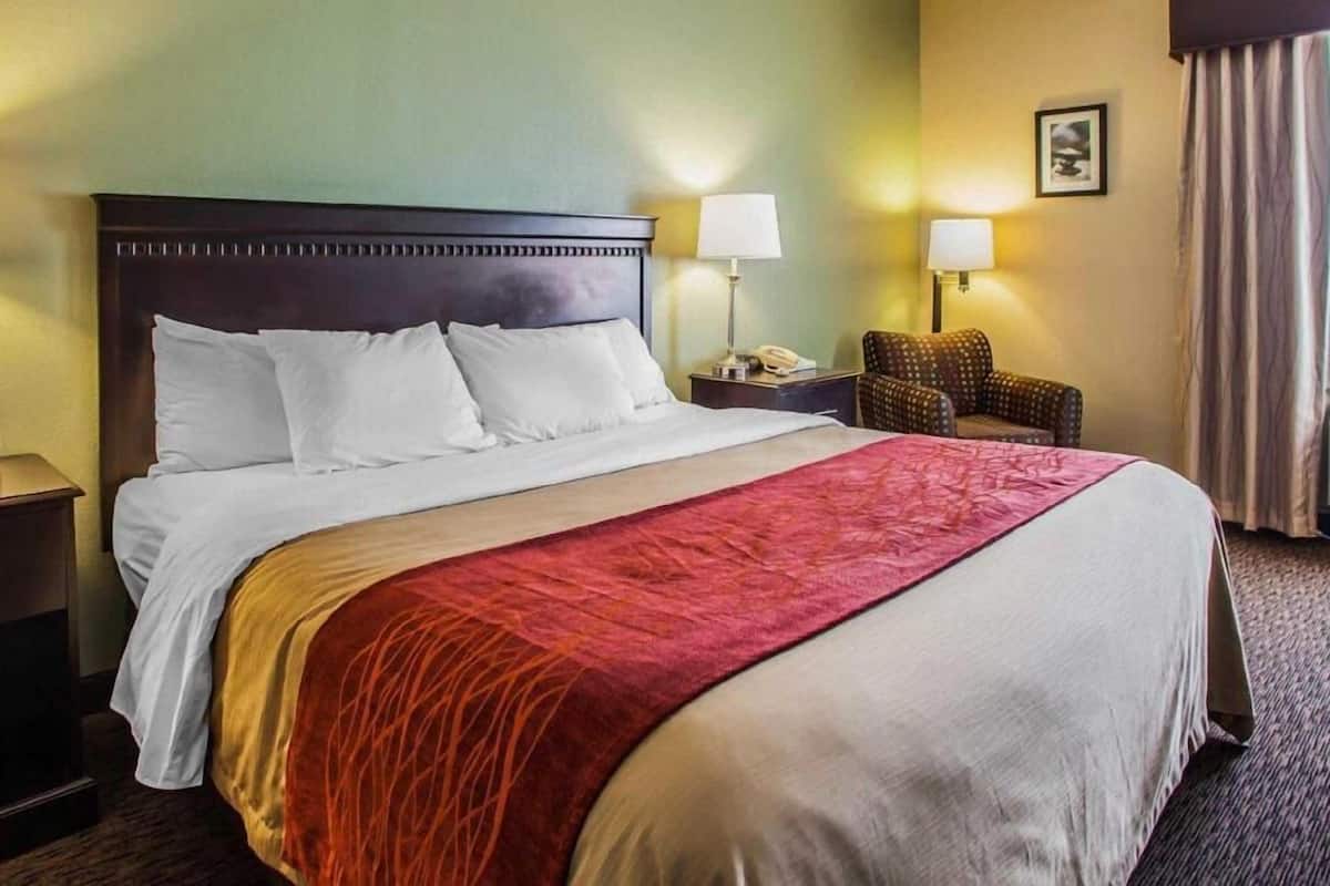 Desk, iron/ironing board, free WiFi, bed sheets