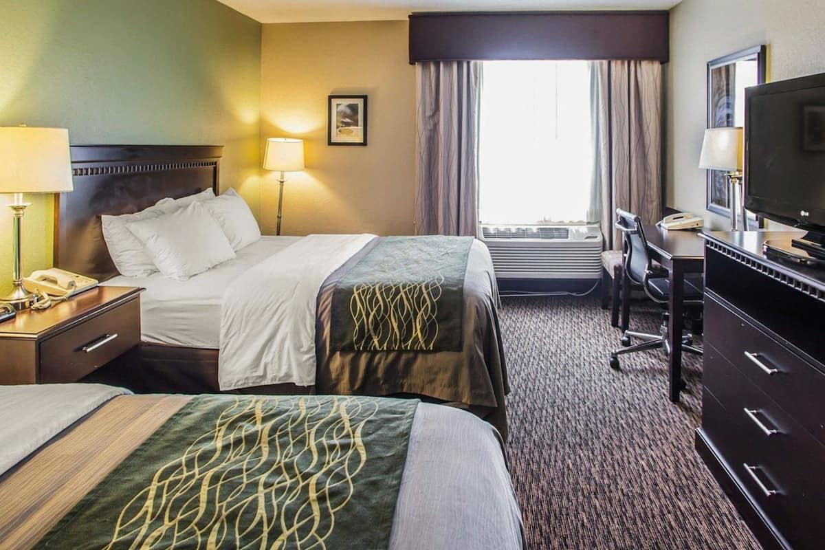 Desk, iron/ironing board, free WiFi, bed sheets