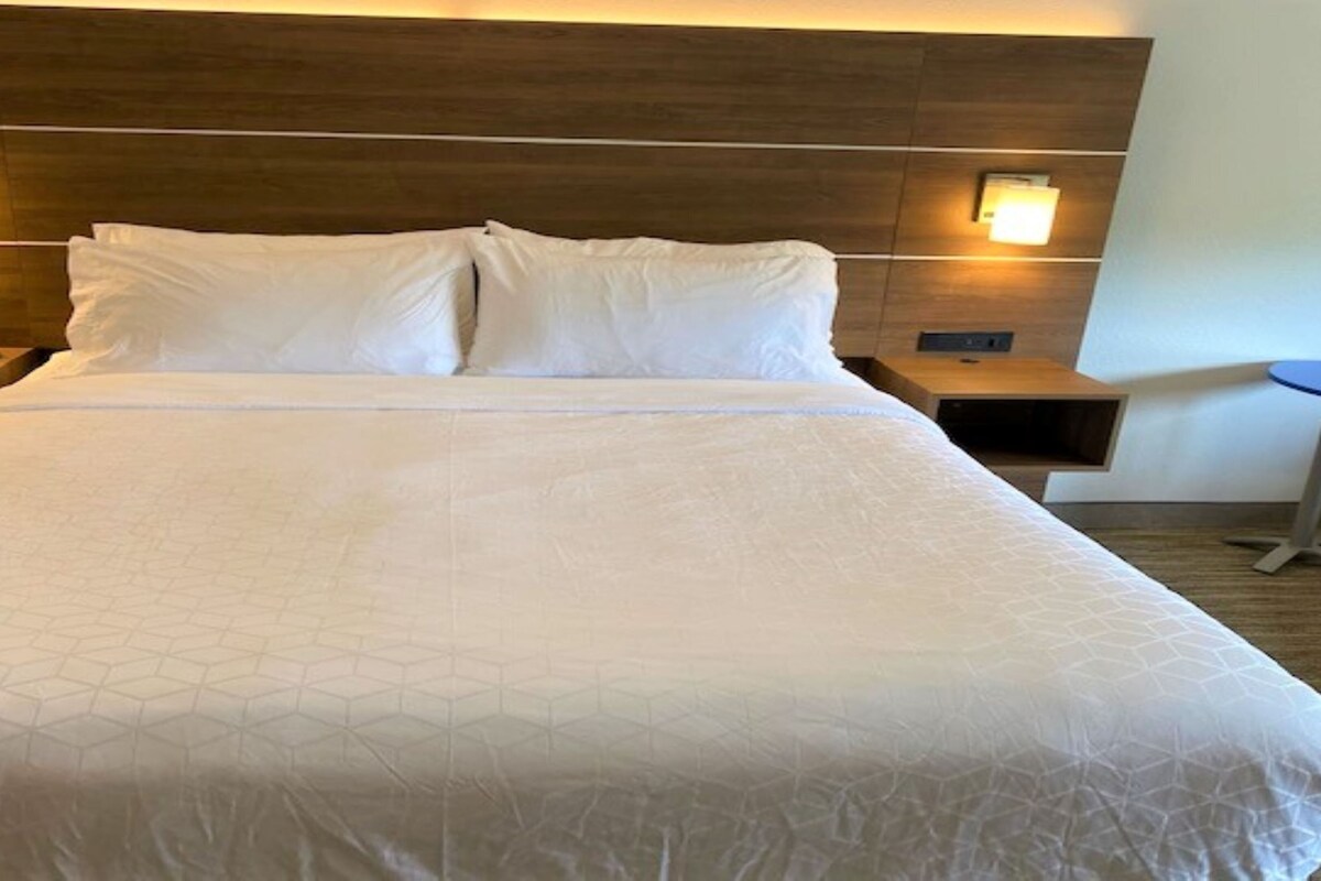 Premium bedding, desk, iron/ironing board, cribs (free)