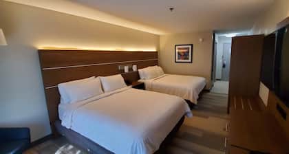 Holiday Inn Express Hotel and Suites Kinston by IHG