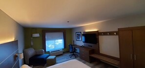 Standard Room, 1 King Bed | In-room safe, desk, laptop workspace, iron/ironing board