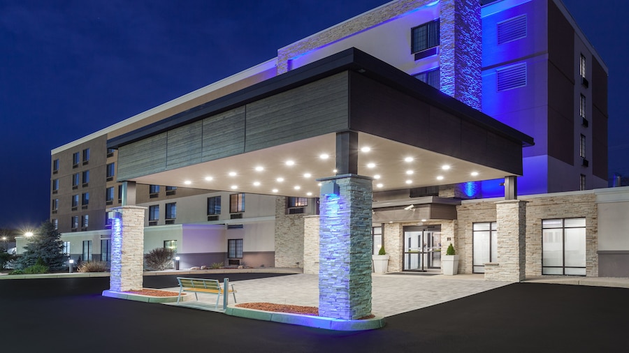 Holiday Inn Express Hotel & Suites Providence-Woonsocket by IHG