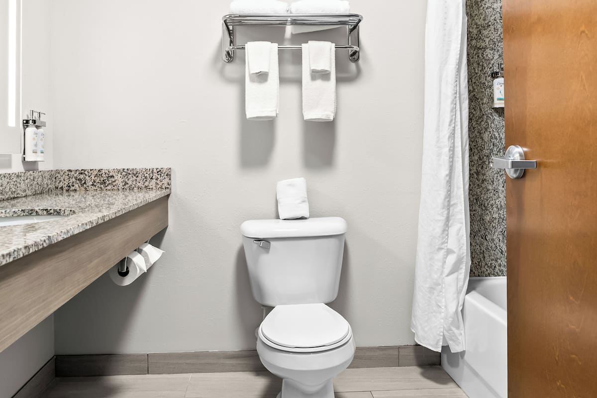 free toiletries, towels