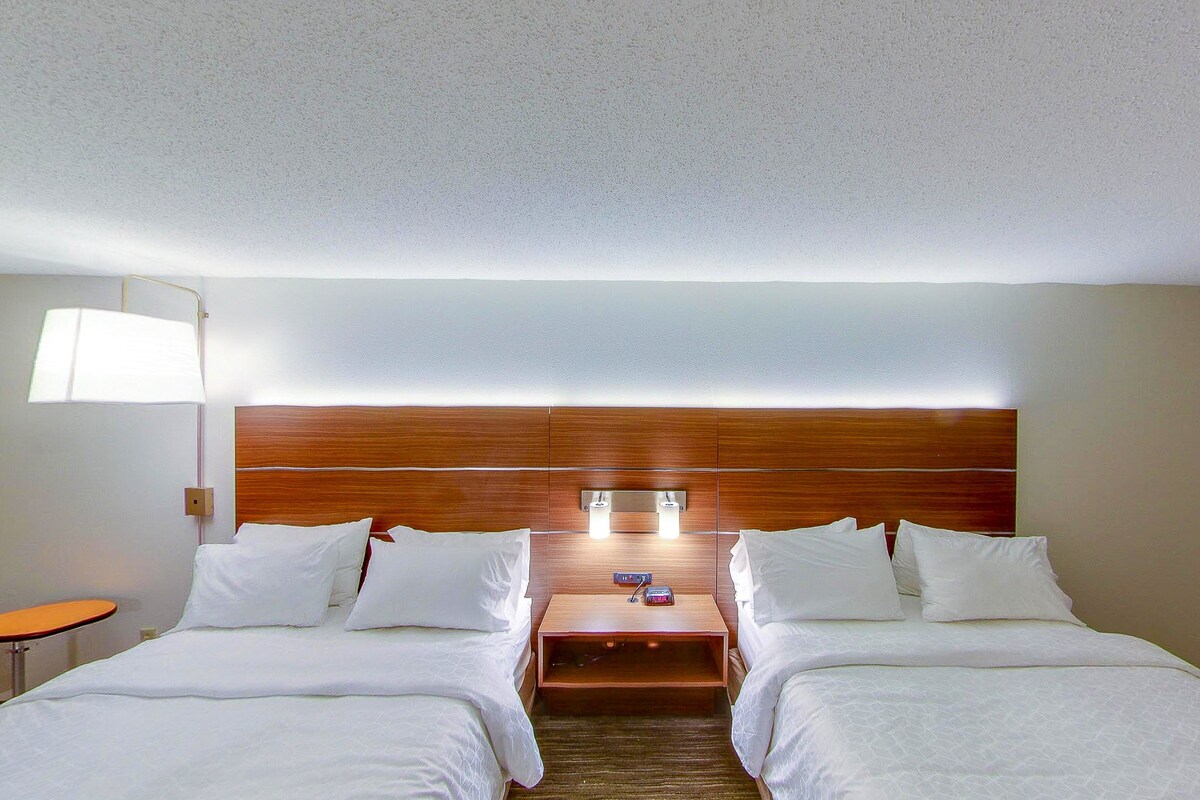 In-room safe, desk, iron/ironing board, cribs/infant beds