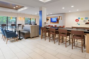 Free buffet breakfast 