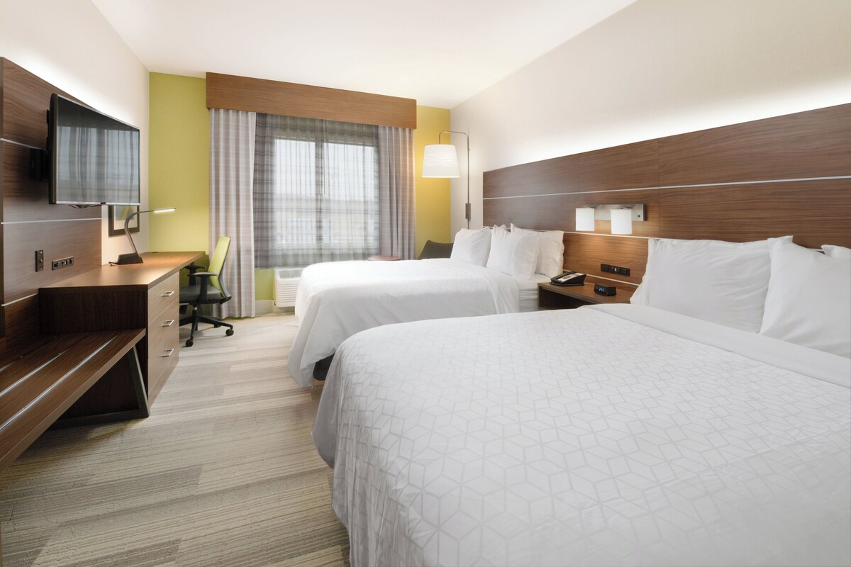 Standard Room, 2 Queen Beds | Desk, iron/ironing board, free WiFi, bed sheets