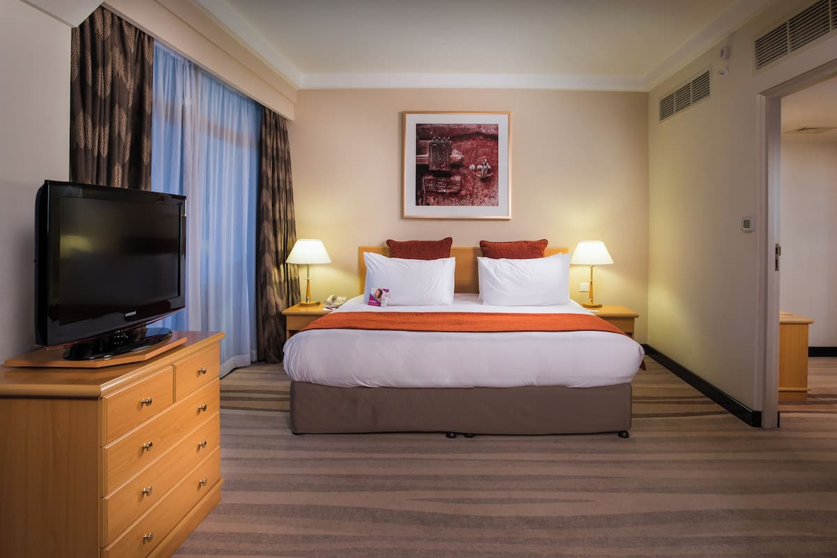 1 bedroom, down duvets, minibar, in-room safe