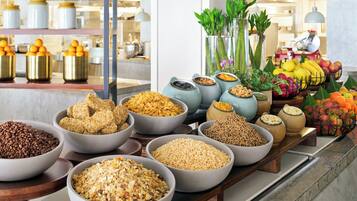 Tägliches Frühstücksbuffet gegen Gebühr