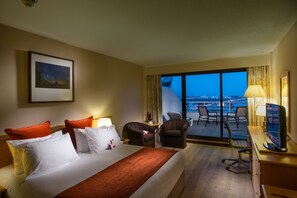 Room, 1 King Bed, Balcony, Sea View | 1 bedroom, down comforters, minibar, in-room safe