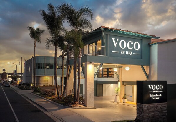 A modern building with a sign reading 'Voco by IHG' indicating it's a hotel. - voco Solana Beach-Del Mar by IHG (Solana Beach)