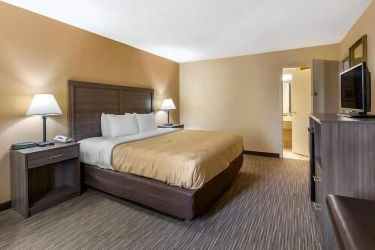 Desk, blackout drapes, iron/ironing board, free WiFi