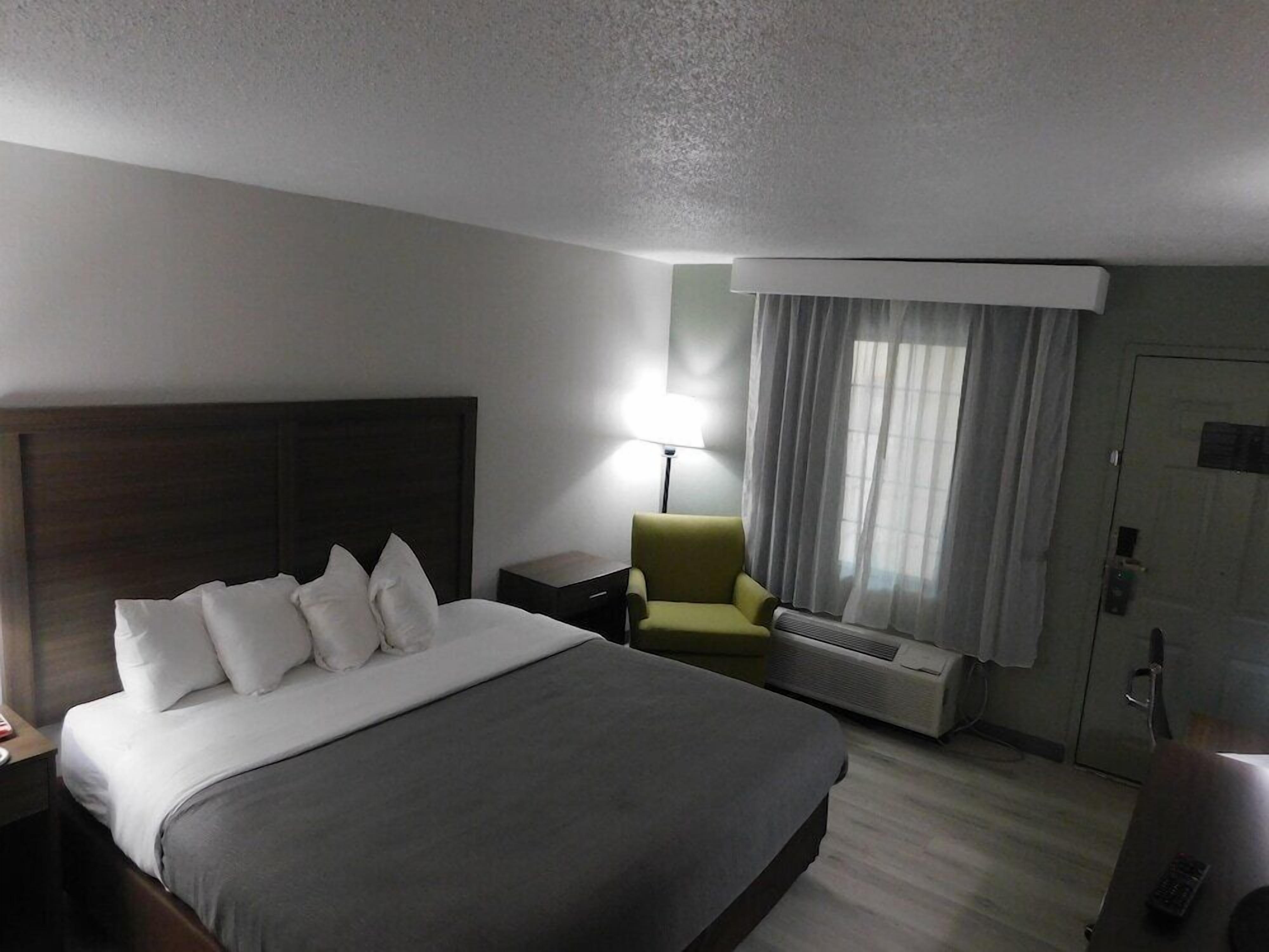 Desk, blackout drapes, iron/ironing board, free WiFi