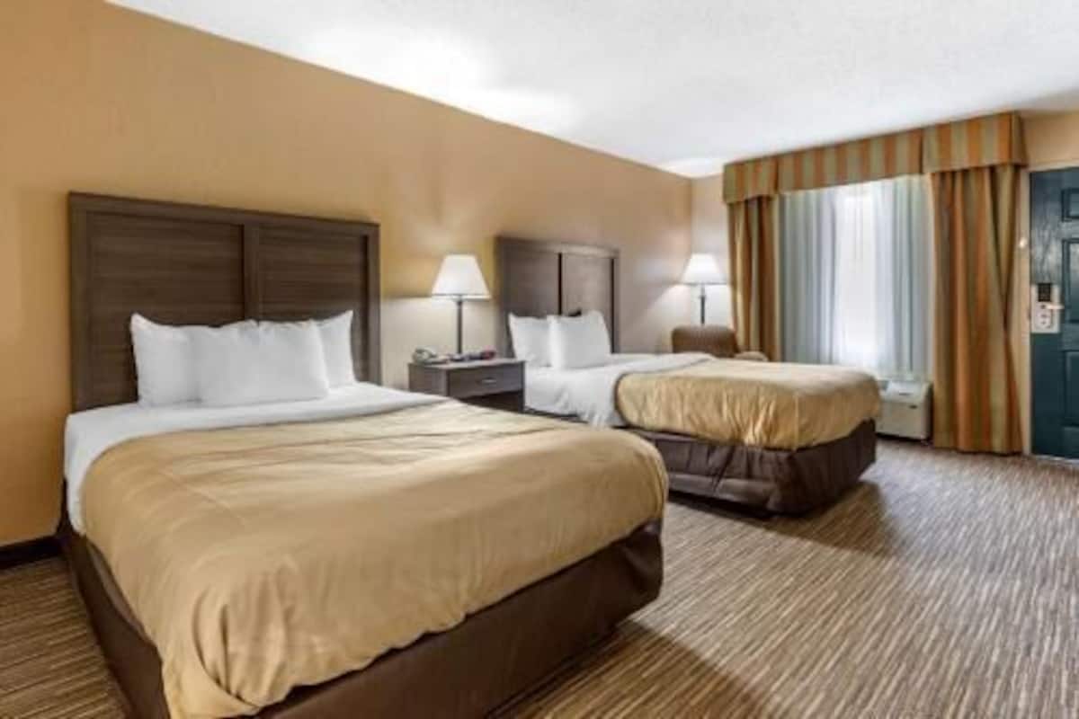 Desk, blackout drapes, iron/ironing board, free WiFi