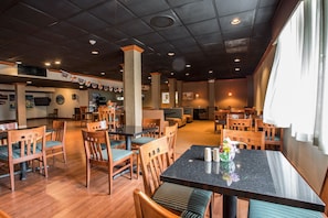 Desayuno de autoservicio incluido todos los días