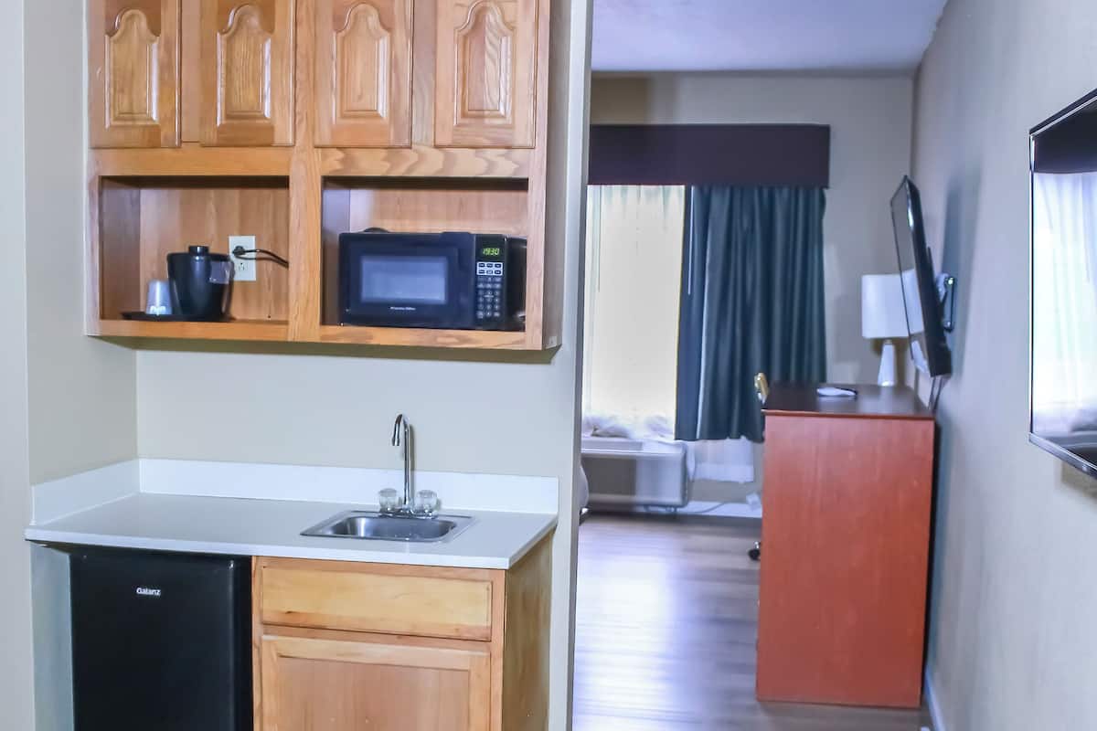 Suite, 1 King Bed, Non Smoking