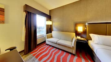 套房, 1 张特大床和 1 张沙发床 | 办公桌、遮光窗帘、熨斗/熨衣板、免费 WiFi