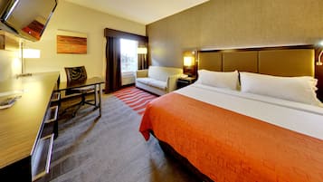 Escritorio, cortinas blackout y tabla de planchar con plancha