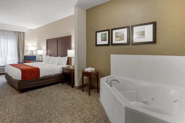 Room, 1 King Bed, Non Smoking, Jetted Tub (Ground Floor) | Bathroom