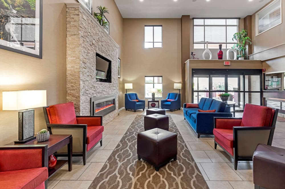 Comfort Inn & Suites Canton Riverstone Area